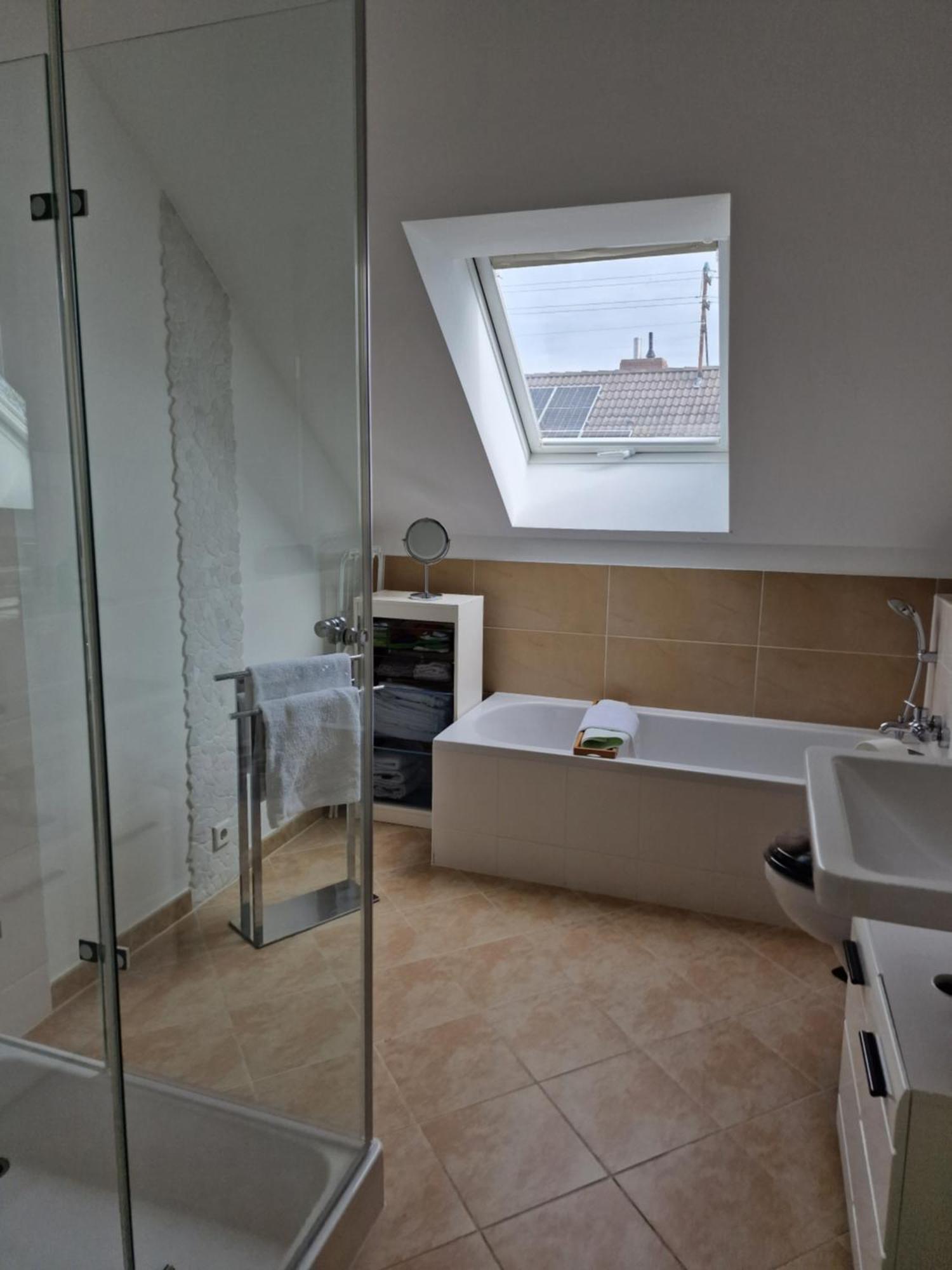 Ferienwohnung Rosenbluete นอยชตัดท์ อัน แดร์ ไวน์ชตราเซอ ภายนอก รูปภาพ